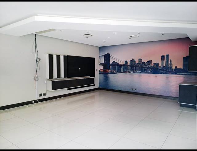 169M² OFFICE FOR SALE IN LOMBARDY ESTATE